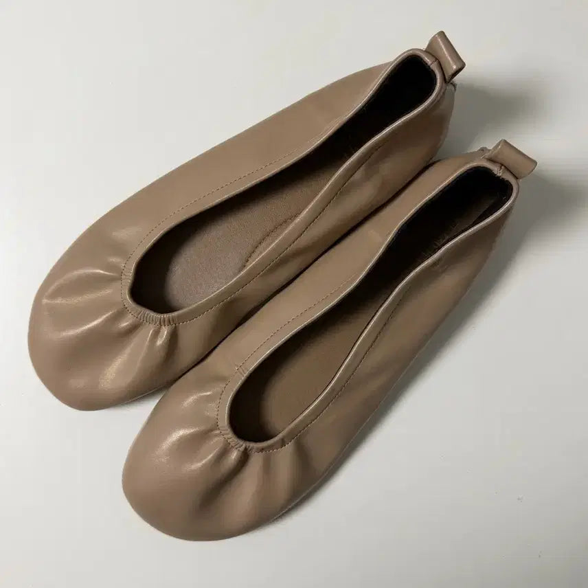 [BUNJANG] Big Size Pleated Flat Shoes - Size 260 / (새상품) 빅사이즈 말랑 만두 주름 밴딩 둥근 플랫 260