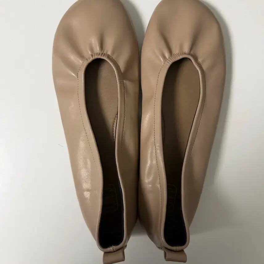 [BUNJANG] Big Size Pleated Flat Shoes - Size 260 / (새상품) 빅사이즈 말랑 만두 주름 밴딩 둥근 플랫 260