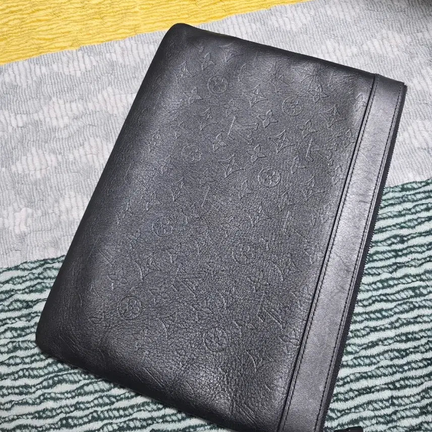 [BUNJANG] Louis Vuitton Shadow GM Clutch Bag / 루이비통 쉐도우 클러치백 블랙 GM