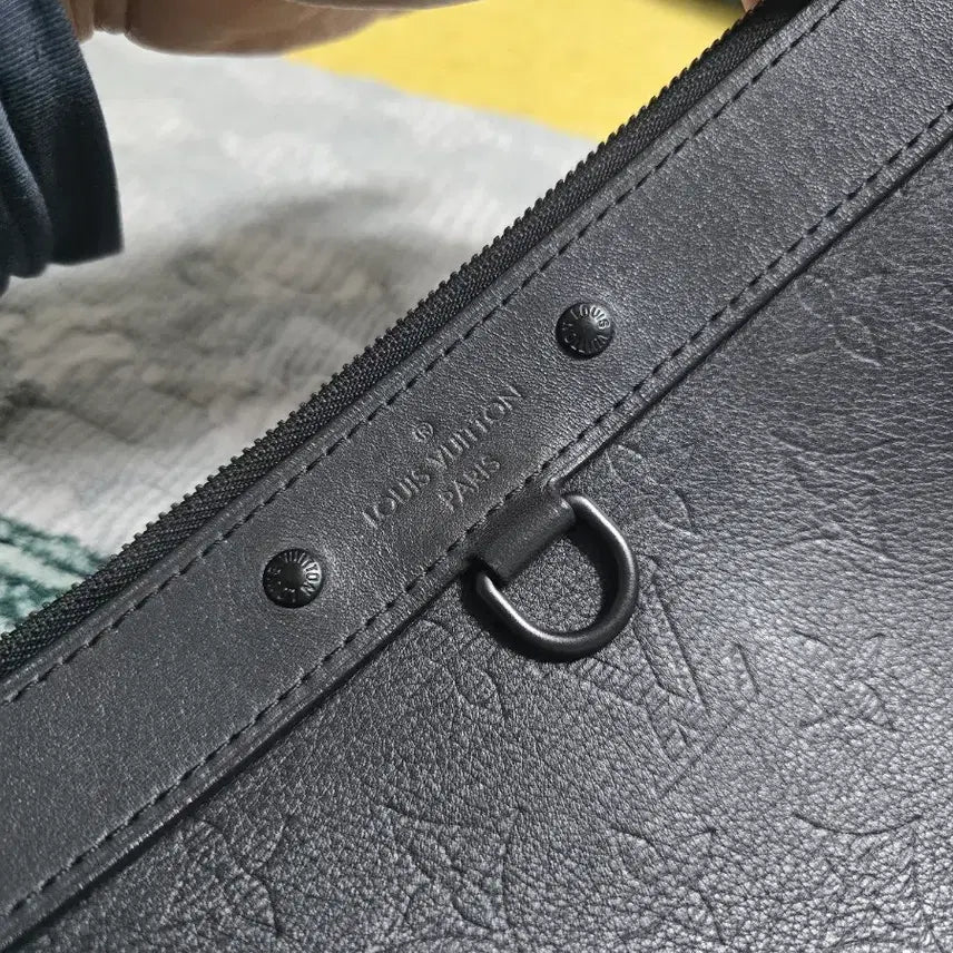 [BUNJANG] Louis Vuitton Shadow GM Clutch Bag / 루이비통 쉐도우 클러치백 블랙 GM