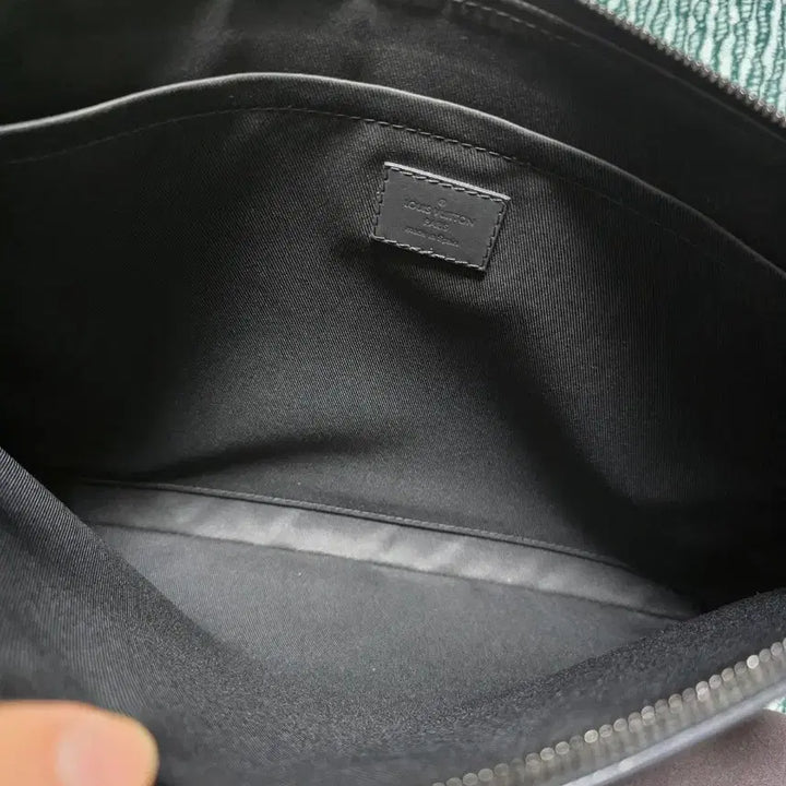 [BUNJANG] Louis Vuitton Shadow GM Clutch Bag / 루이비통 쉐도우 클러치백 블랙 GM