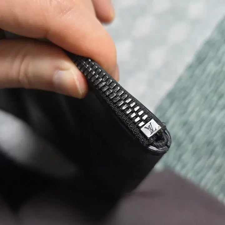 [BUNJANG] Louis Vuitton Shadow GM Clutch Bag / 루이비통 쉐도우 클러치백 블랙 GM