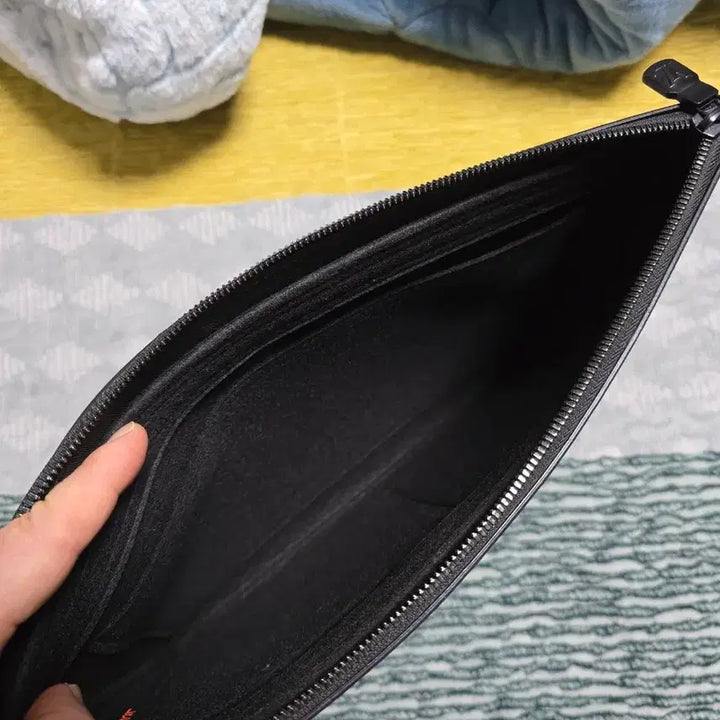 [BUNJANG] Louis Vuitton Shadow GM Clutch Bag / 루이비통 쉐도우 클러치백 블랙 GM