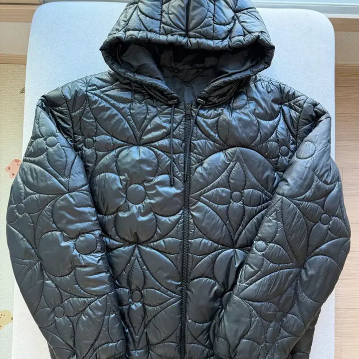 [BUNJANG] Louis Vuitton Monogram Flower Hooded Padded Jacket / 루이비통 플라워 모노그램 후드 패딩