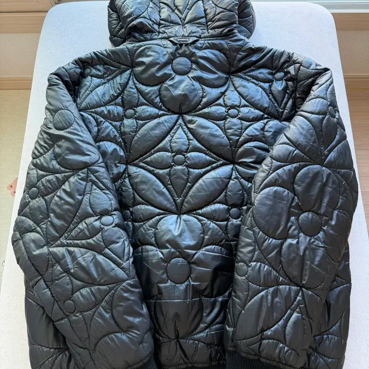 [BUNJANG] Louis Vuitton Monogram Flower Hooded Padded Jacket / 루이비통 플라워 모노그램 후드 패딩