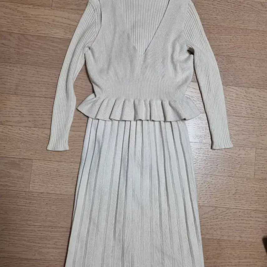 [BUNJANG] Knit Pleated Midi Dress Ivory / 니트 플리츠 롱 원피스 아이보리
