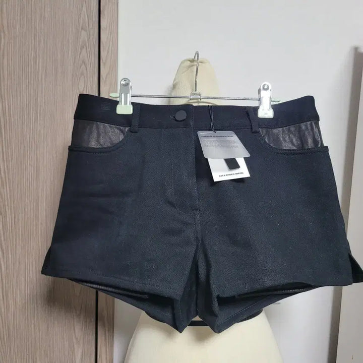 [BUNJANG] Alexander Wang Black Leather Detail Shorts / 오늘만이가격!!    알렉산더왕 미사용품 블랙 레더 디테일 반바지