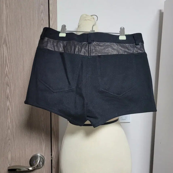[BUNJANG] Alexander Wang Black Leather Detail Shorts / 오늘만이가격!!    알렉산더왕 미사용품 블랙 레더 디테일 반바지