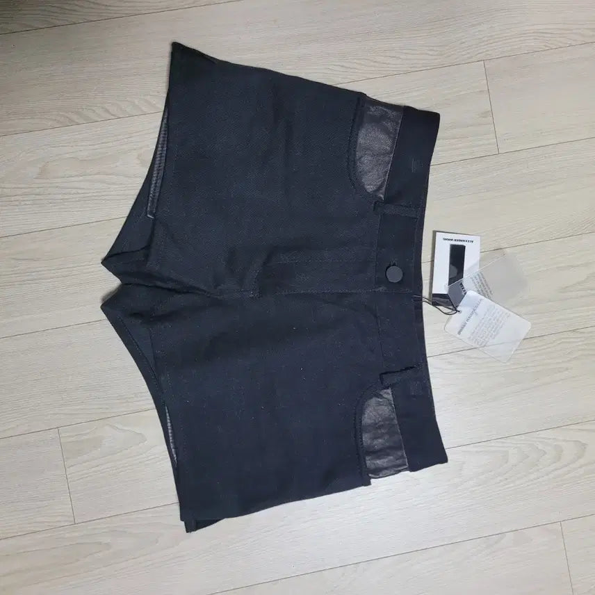 [BUNJANG] Alexander Wang Black Leather Detail Shorts / 오늘만이가격!!    알렉산더왕 미사용품 블랙 레더 디테일 반바지