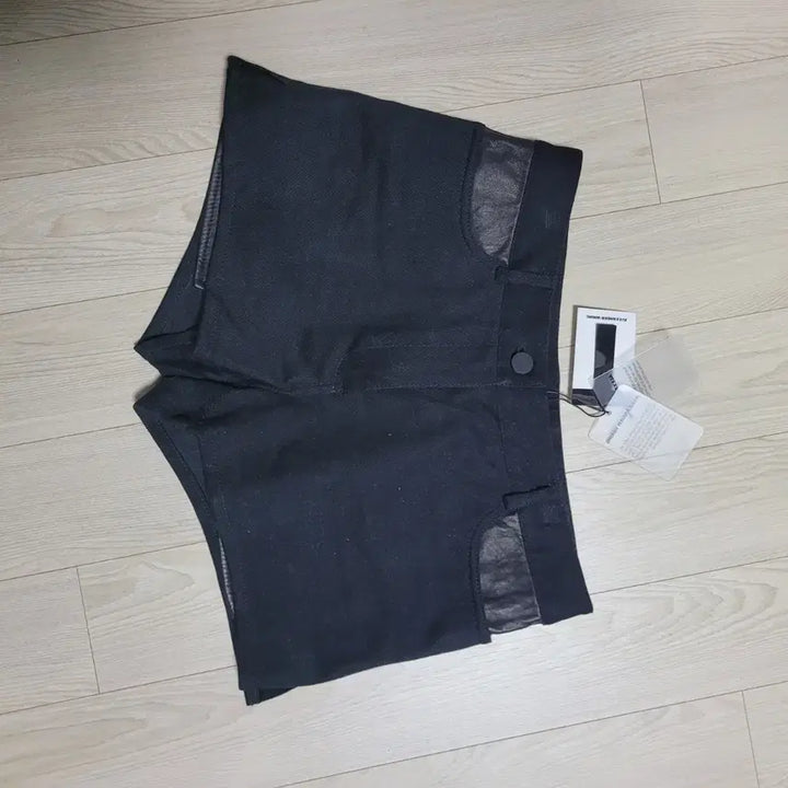 [BUNJANG] Alexander Wang Black Leather Detail Shorts / 오늘만이가격!!    알렉산더왕 미사용품 블랙 레더 디테일 반바지