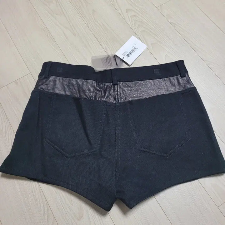 [BUNJANG] Alexander Wang Black Leather Detail Shorts / 오늘만이가격!!    알렉산더왕 미사용품 블랙 레더 디테일 반바지