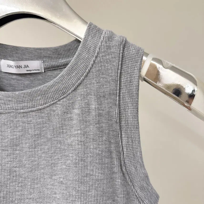 [BUNJANG] Slim Fit Ribbed Crop Top / [무료배송]  슬림핏 골지 크롭 캡내장 나시 (T4922)