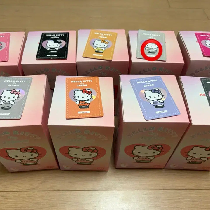 [BUNJANG] Blackpink Jisoo Hello Kitty Keyring (Sealed) / 박스미개봉) 헬로키티 지수 키링 아이보리 선물가능