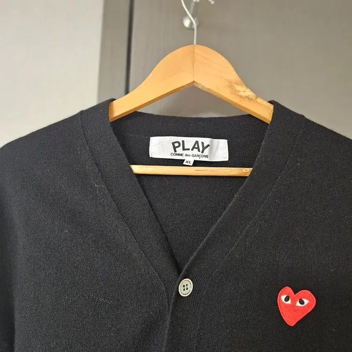 [SOLD OUT] 꼼데가르송 플레이 블랙 가디건 XL 판매