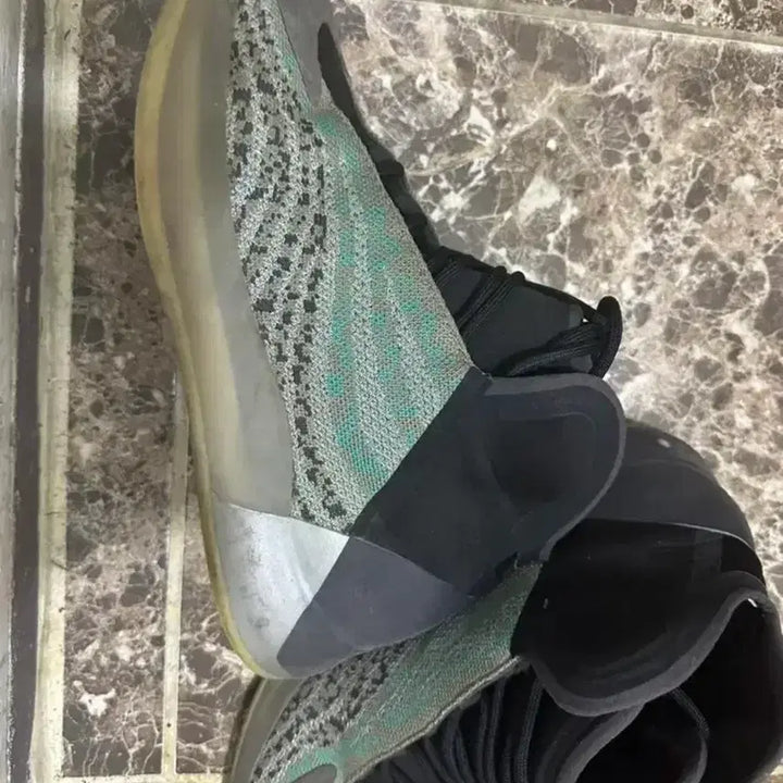 [BUNJANG] Adidas Yeezy Boost Quantum Teal Blue Sneakers / 이지부스트 퀀텀 틸블루