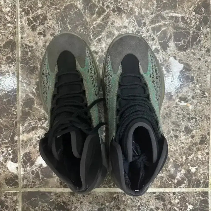 [BUNJANG] Adidas Yeezy Boost Quantum Teal Blue Sneakers / 이지부스트 퀀텀 틸블루