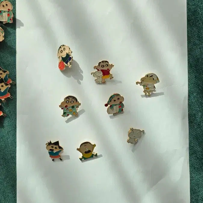 [BUNJANG] Crayon Shin-chan Metal Badge Set / 짱구 캐릭터 메탈 뱃지 금속 브로치 세트