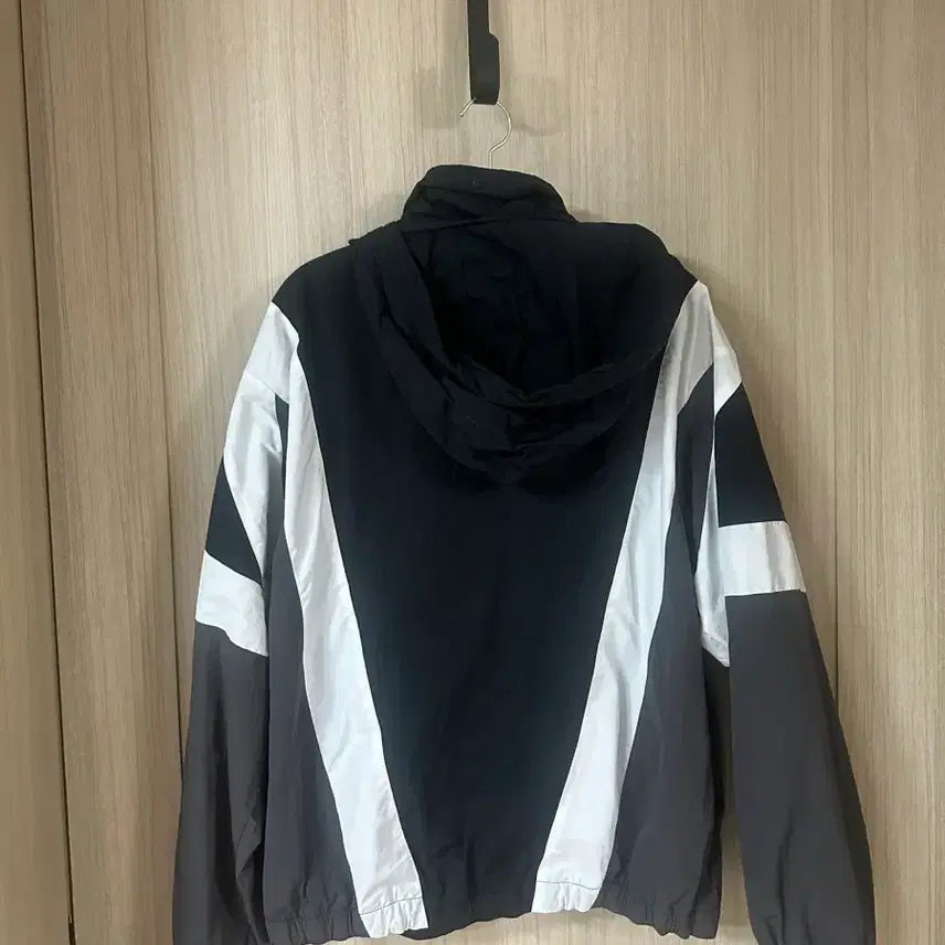 [BUNJANG] New Balance Windbreaker Size 100 / 뉴발란스 바람막이 사이즈100
