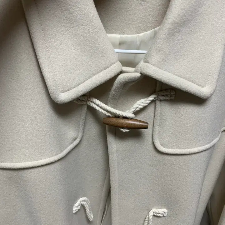 [BUNJANG] Mise-en-scene Flap Pocket Ivory Coat / 미쏘 플랩포켓 아이보리 떡볶이 코트