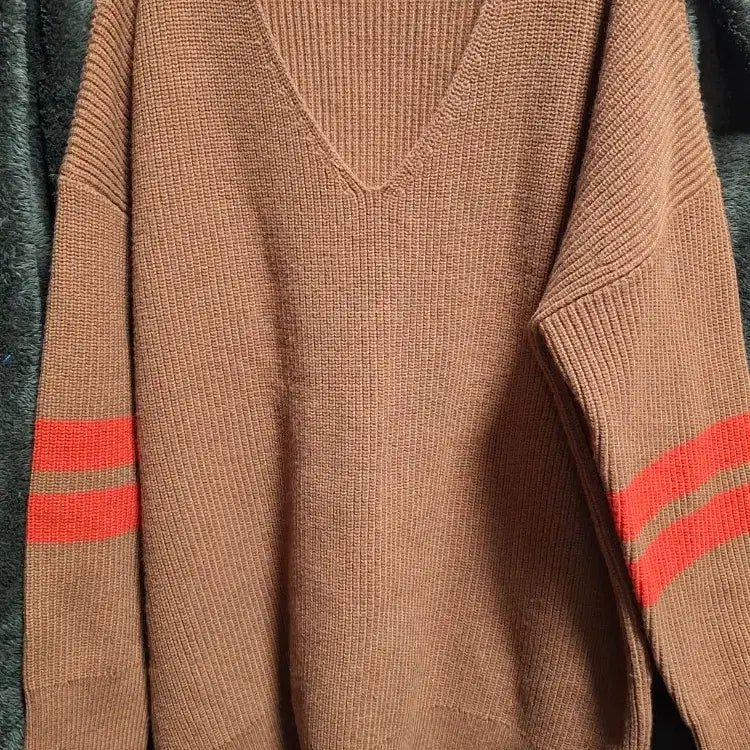 [BUNJANG] & Other Stories V-Neck Knit Sweater / & Other Stories 앤아더스토리즈 브이넥 니트 스웨터