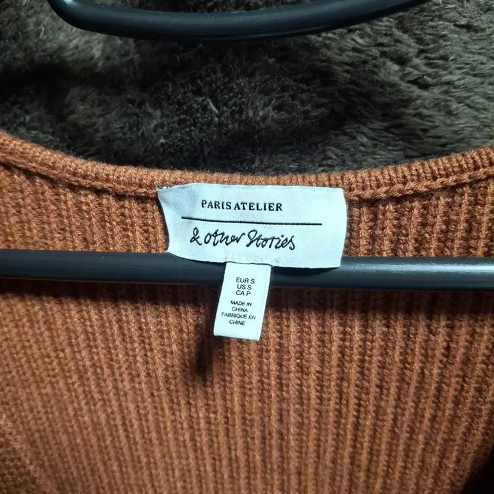 [BUNJANG] & Other Stories V-Neck Knit Sweater / & Other Stories 앤아더스토리즈 브이넥 니트 스웨터