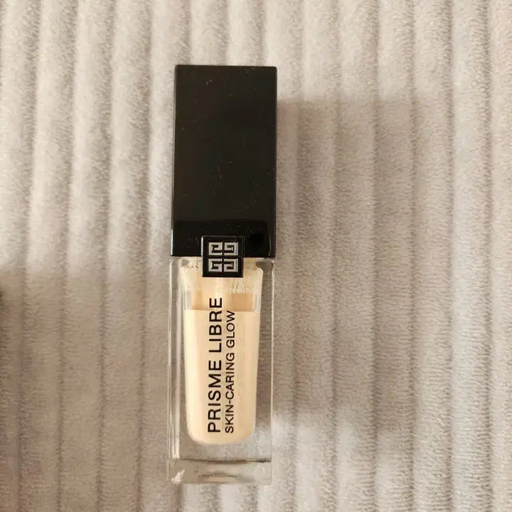 [BUNJANG] Givenchy Prisme Libre Glow Foundation / 지방시 프리즘 리브르 글로우 파데 [가격내림]