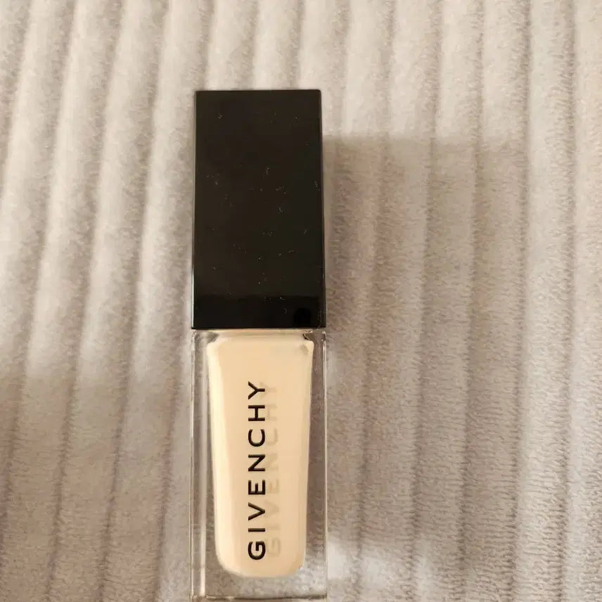 [BUNJANG] Givenchy Prisme Libre Glow Foundation / 지방시 프리즘 리브르 글로우 파데 [가격내림]