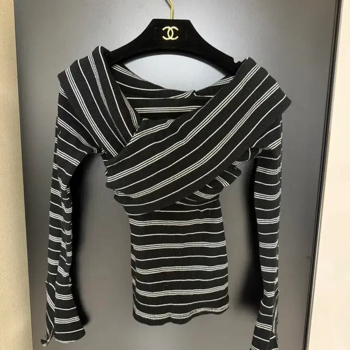 [BUNJANG] Off-Shoulder Ribbed Knit Top / 오프숄더 소매 커프스 골지 니트