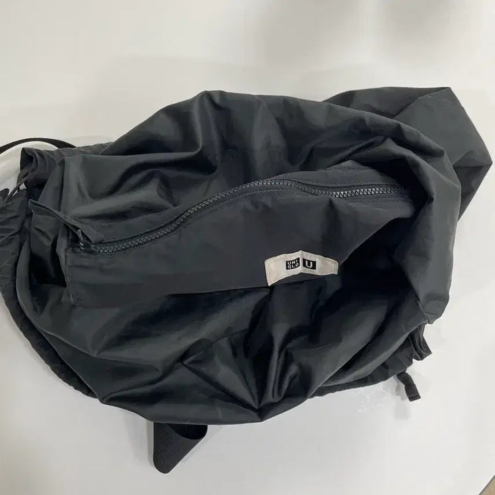 [BUNJANG] Uniqlo U Drawstring Bag / 유니클로U 검정색 드로우스트링 가방