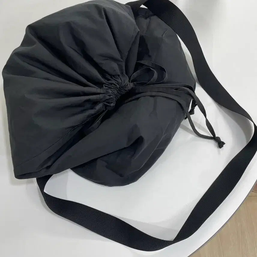 [BUNJANG] Uniqlo U Drawstring Bag / 유니클로U 검정색 드로우스트링 가방