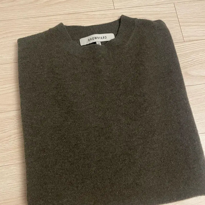 [BUNJANG] Brown Yard Crew Neck Knit Olive Sweater / 브라운야드 크루넥 니트 올리브 3사이즈