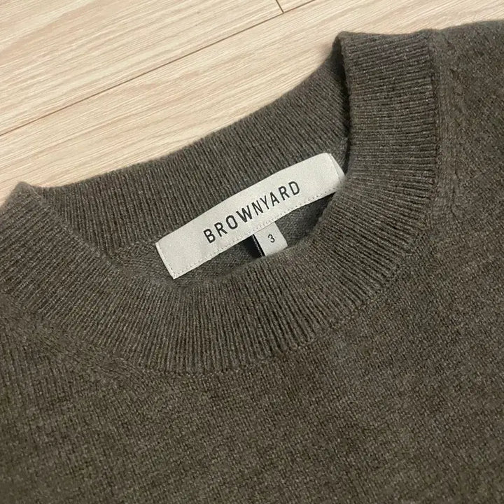 [BUNJANG] Brown Yard Crew Neck Knit Olive Sweater / 브라운야드 크루넥 니트 올리브 3사이즈