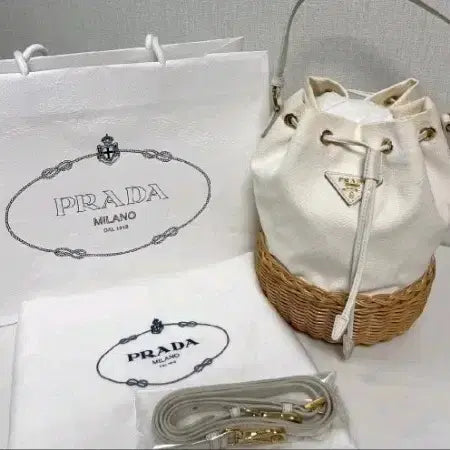 [BUNJANG] Prada Rafia Bucket Bag White + Strap / 프라다 라피아 버킷백 화이트 + 스트랩