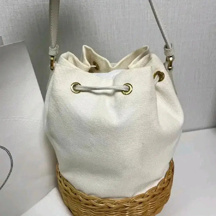 [BUNJANG] Prada Rafia Bucket Bag White + Strap / 프라다 라피아 버킷백 화이트 + 스트랩