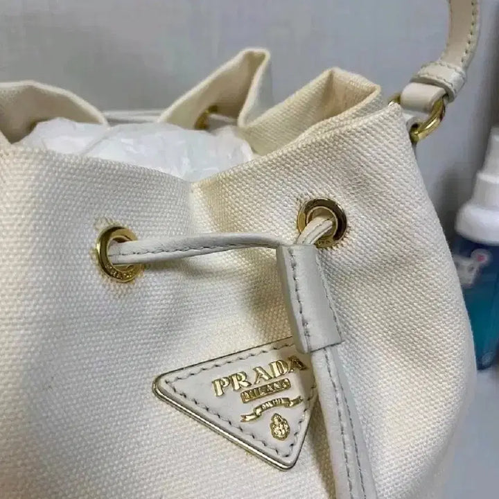 [BUNJANG] Prada Rafia Bucket Bag White + Strap / 프라다 라피아 버킷백 화이트 + 스트랩