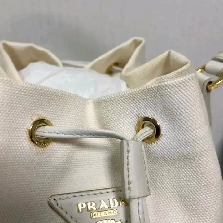 [BUNJANG] Prada Rafia Bucket Bag White + Strap / 프라다 라피아 버킷백 화이트 + 스트랩
