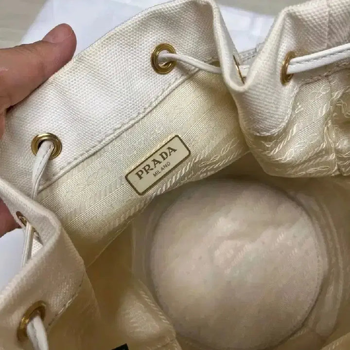 [BUNJANG] Prada Rafia Bucket Bag White + Strap / 프라다 라피아 버킷백 화이트 + 스트랩