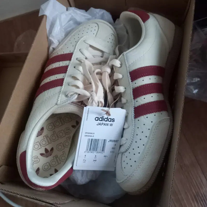 [BUNJANG] Adidas Japan Cream White Ruby 245 Sneakers / 아디다스 재팬 크림화이트 루비 245