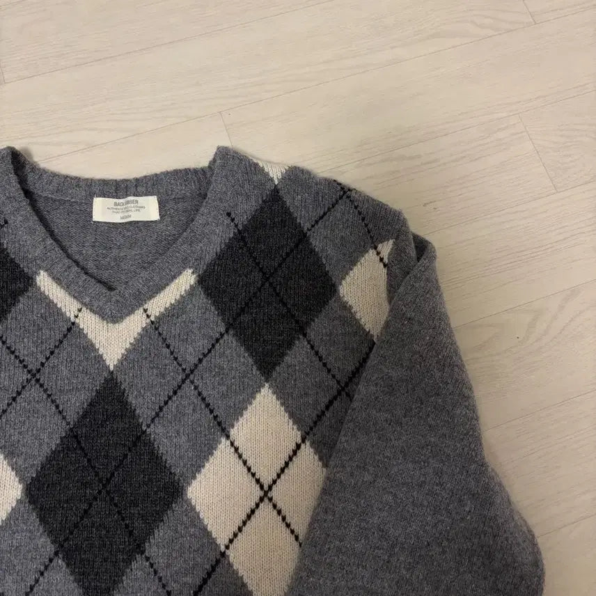 [BUNJANG] Argyle V-neck Knit Sweater / 아가일 브이넥 니트