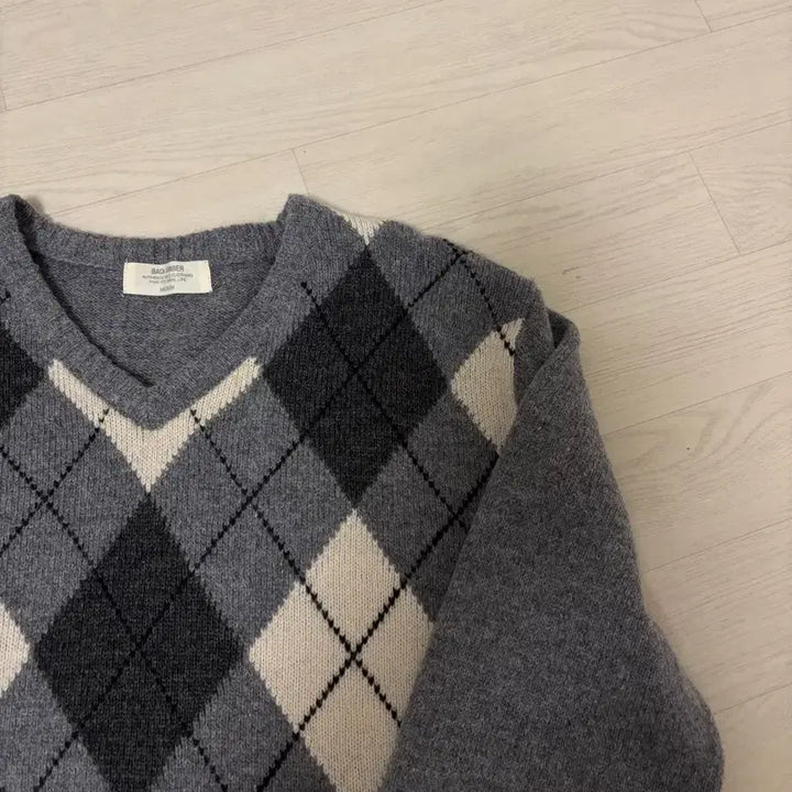 [BUNJANG] Argyle V-neck Knit Sweater / 아가일 브이넥 니트