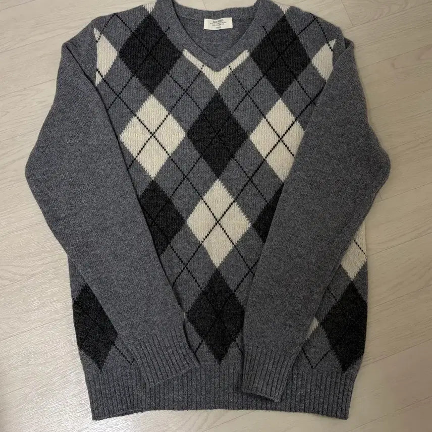 [BUNJANG] Argyle V-neck Knit Sweater / 아가일 브이넥 니트