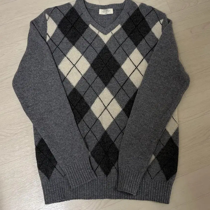 [BUNJANG] Argyle V-neck Knit Sweater / 아가일 브이넥 니트