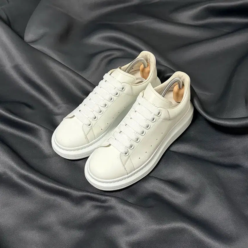 [SOLD OUT] 알렉산더맥퀸화이트탭