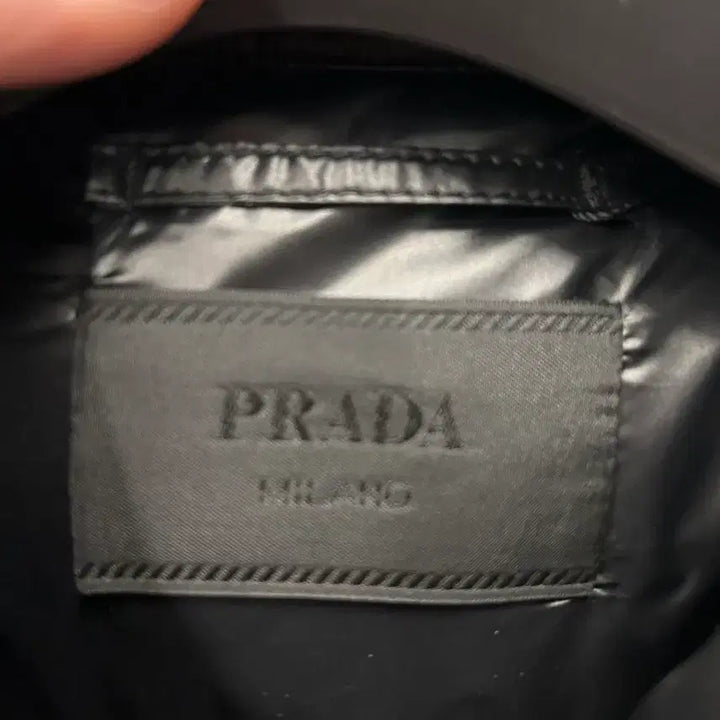[BUNJANG] Prada Re-Nylon Triangle Logo Vest / [새상품급,50] 프라다 리나일론 삼각로고 조끼패딩