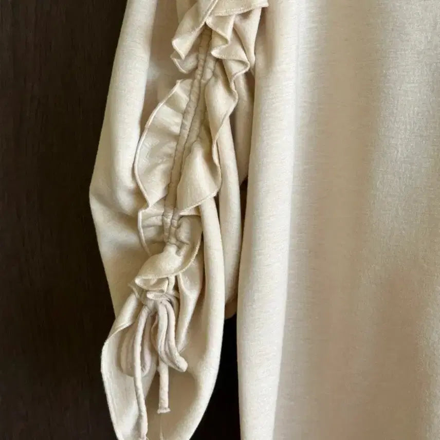 [BUNJANG] COS Frill Blouse XS / COS 프릴 장식 티셔츠 XS