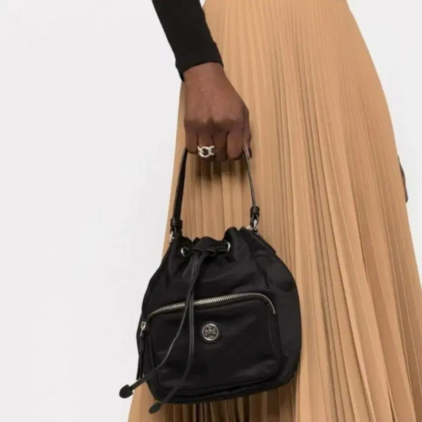 [BUNJANG] Tory Burch Virginia Nylon Bucket Bag Tote / 56만원짜리 토리버치 블랙 버킷백 토트백