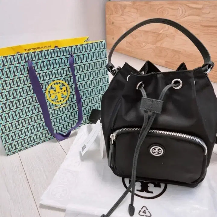 [BUNJANG] Tory Burch Virginia Nylon Bucket Bag Tote / 56만원짜리 토리버치 블랙 버킷백 토트백
