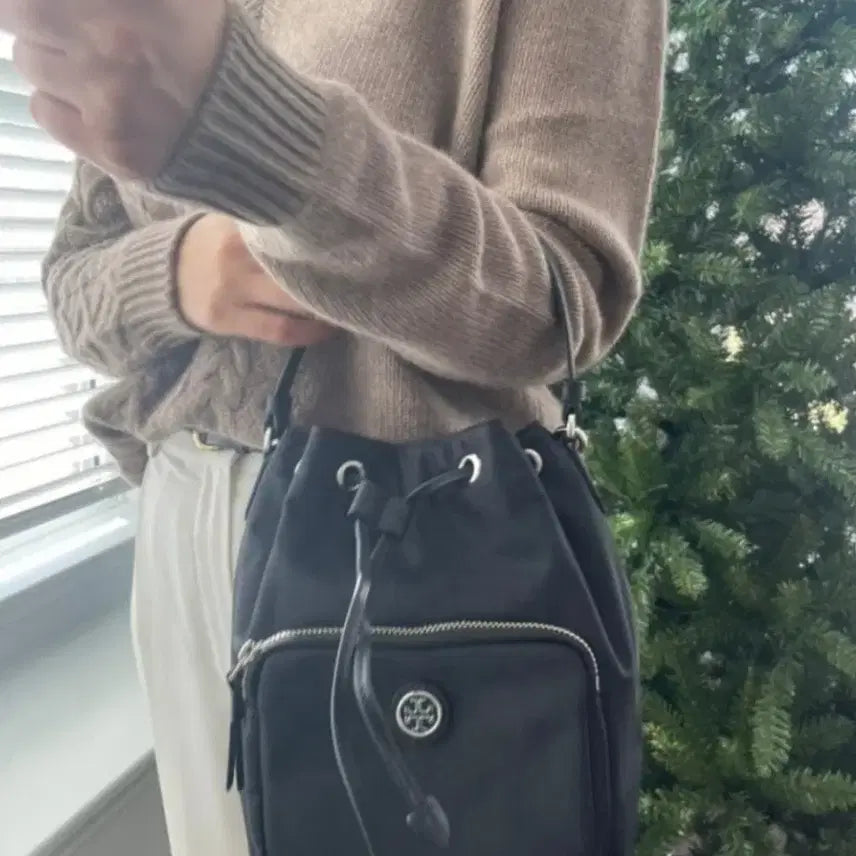 [BUNJANG] Tory Burch Virginia Nylon Bucket Bag Tote / 56만원짜리 토리버치 블랙 버킷백 토트백