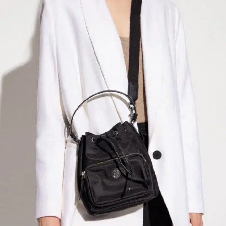 [BUNJANG] Tory Burch Virginia Nylon Bucket Bag Tote / 56만원짜리 토리버치 블랙 버킷백 토트백