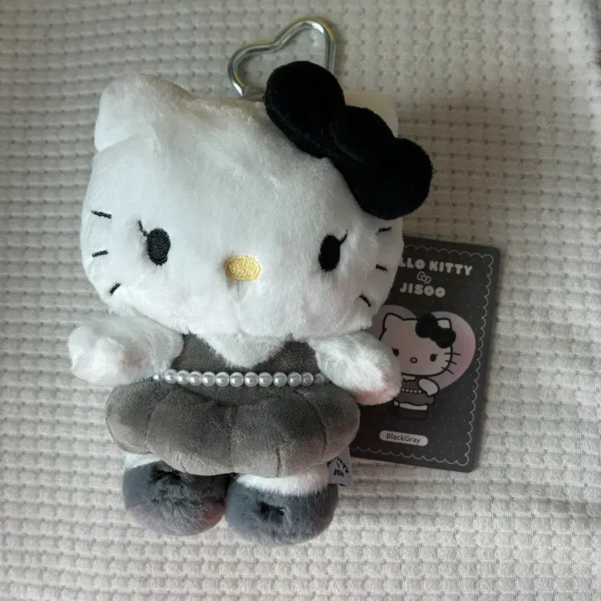 [BUNJANG] Hello Kitty Jisoo Collaboration Plush Doll Keyring / 헬로키티 지수 콜라보 인형 키링 블랙그레이